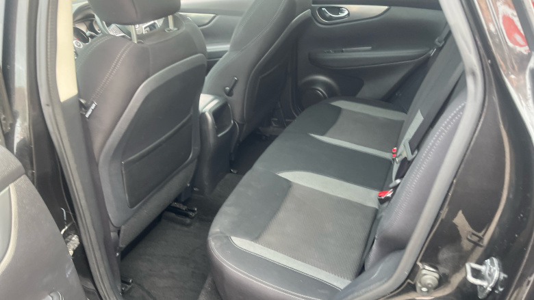 Nissan Qashqai 1.3 DiG-T N-Connecta 5dr Petrol Hatchback